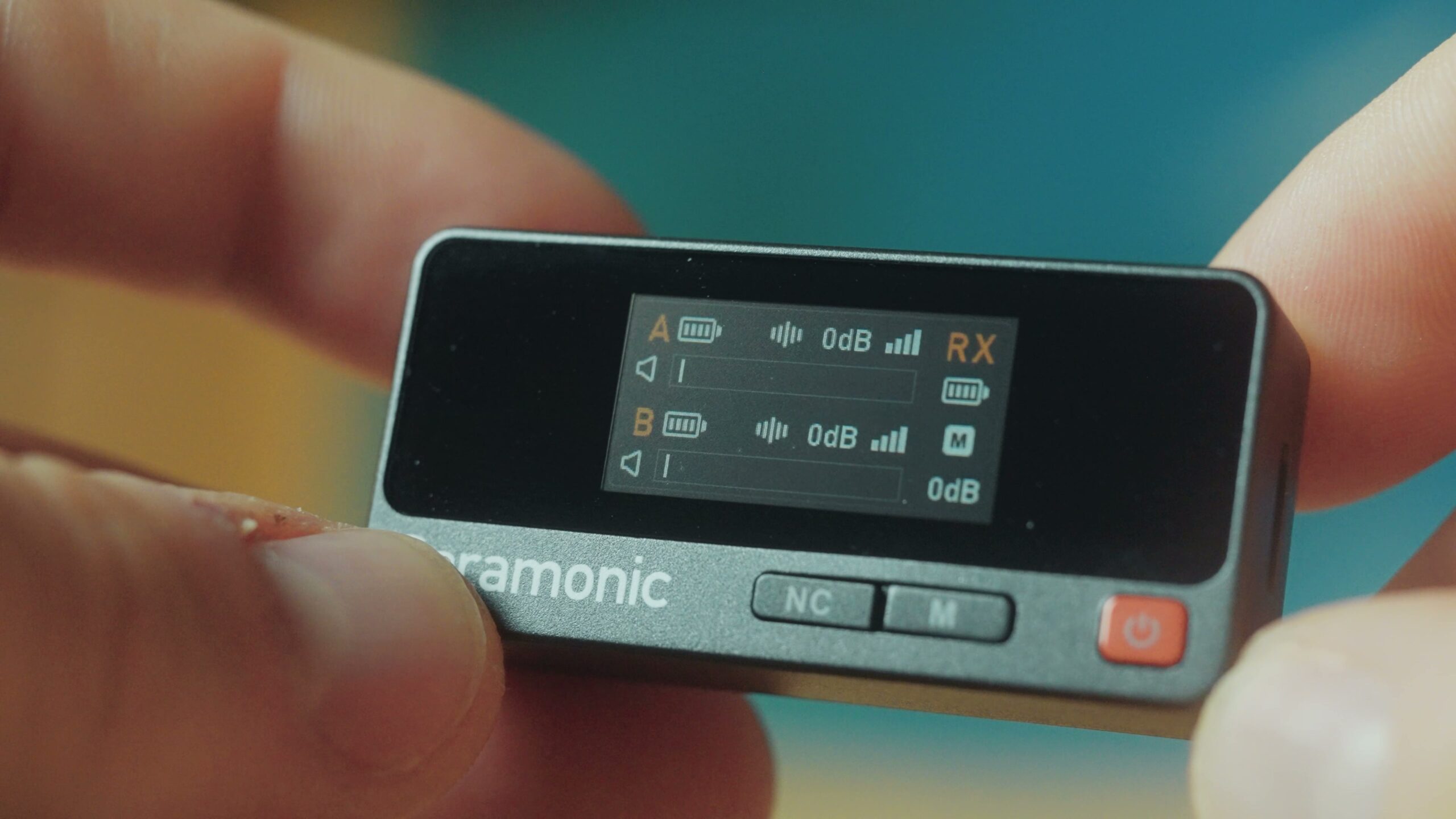 Saramonic Air receiver showing its one-inch color screen