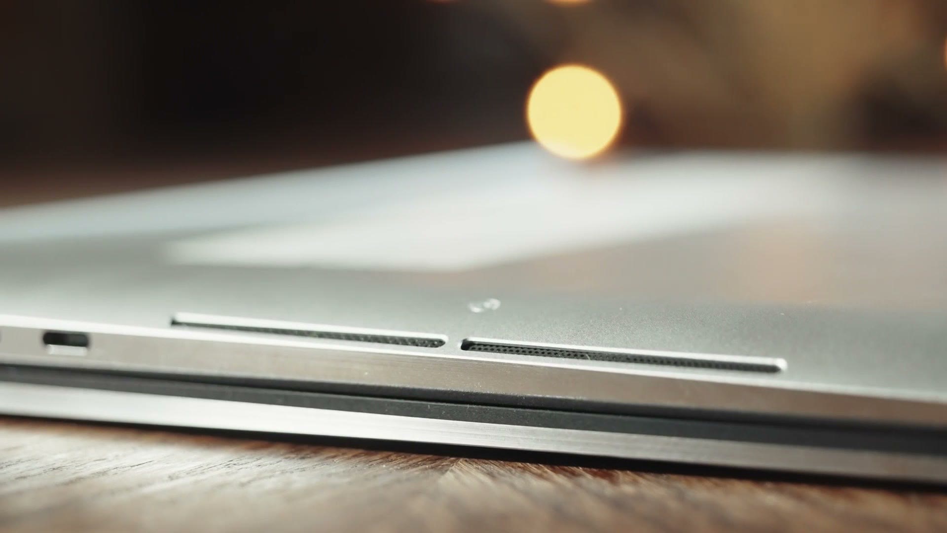 Edge of the closed Dell Precision 5680 showing the cooling vents