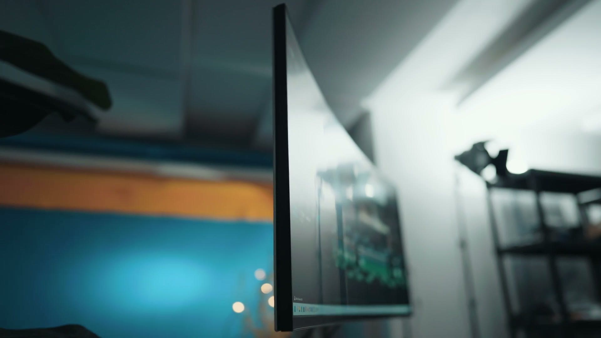 The Dell U4025QW viewed from an angle showing its curve