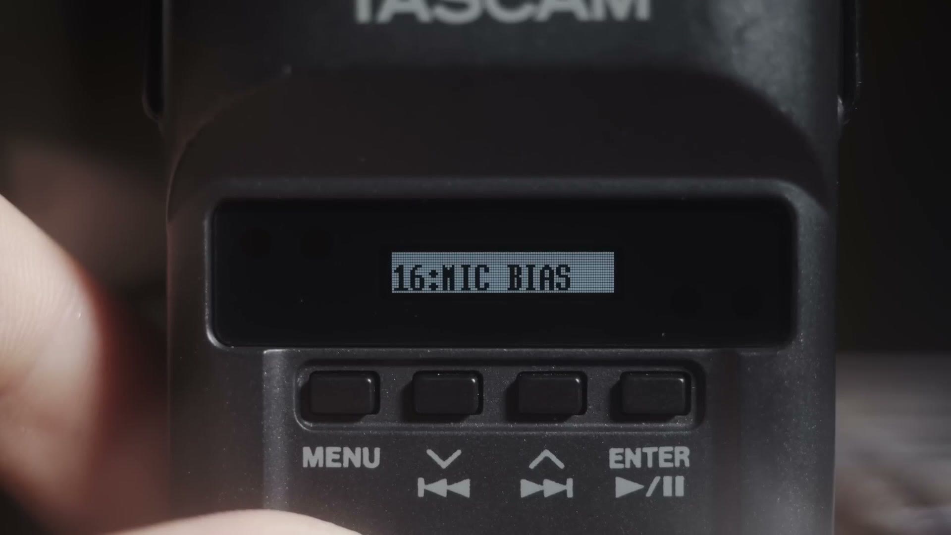 Tascam DR-10L screen showing menu item 16 MIC BIAS