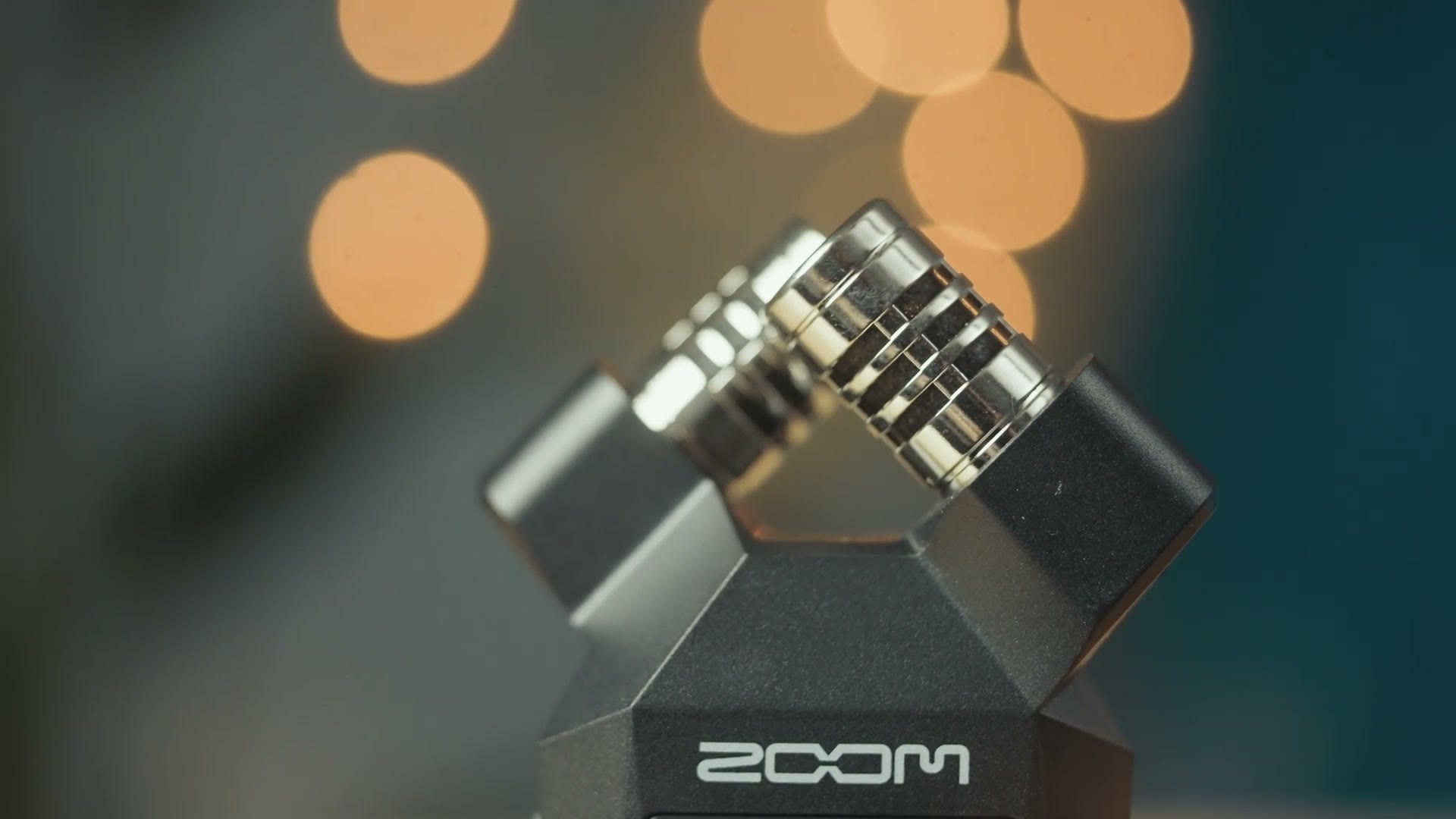 Close up of the built in X Y microphones on the Zoom H1essential