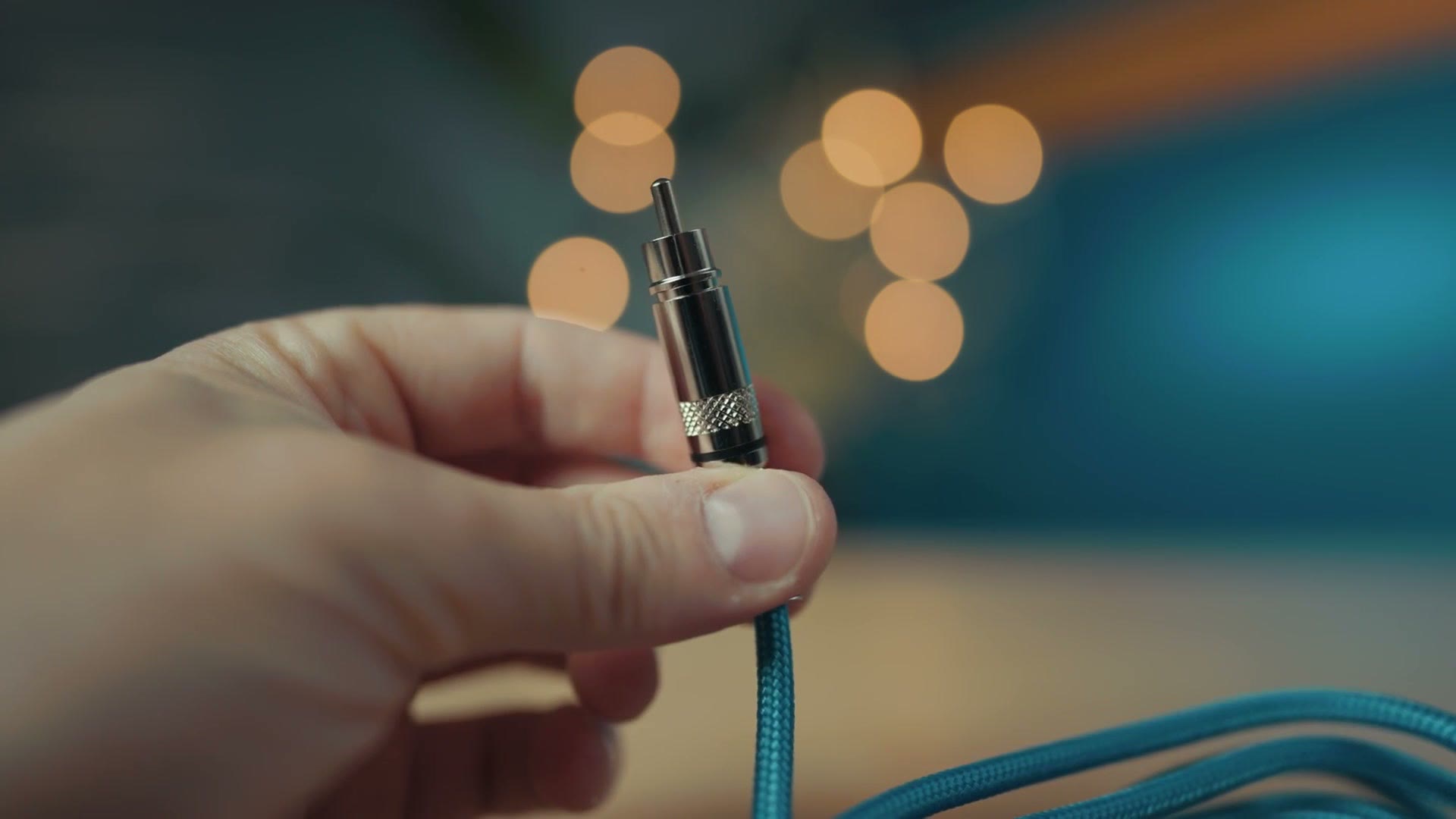 Close up of the RCA connector on the cable