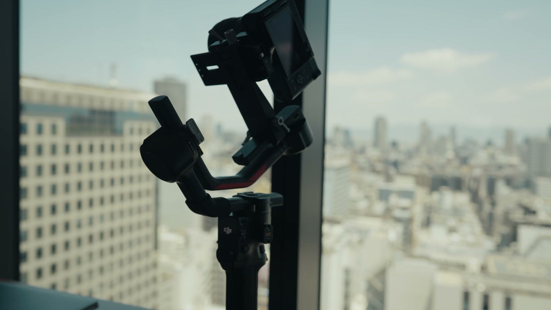 DJI RS4 Pro with its arms auto locked