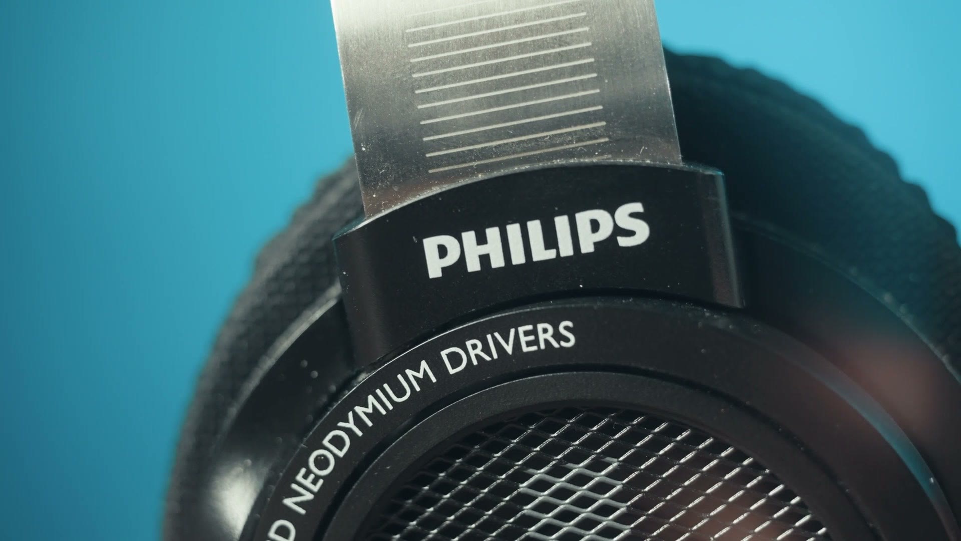 Close up of the Philips branding and the 50mm neodymium driver marking on the earcup