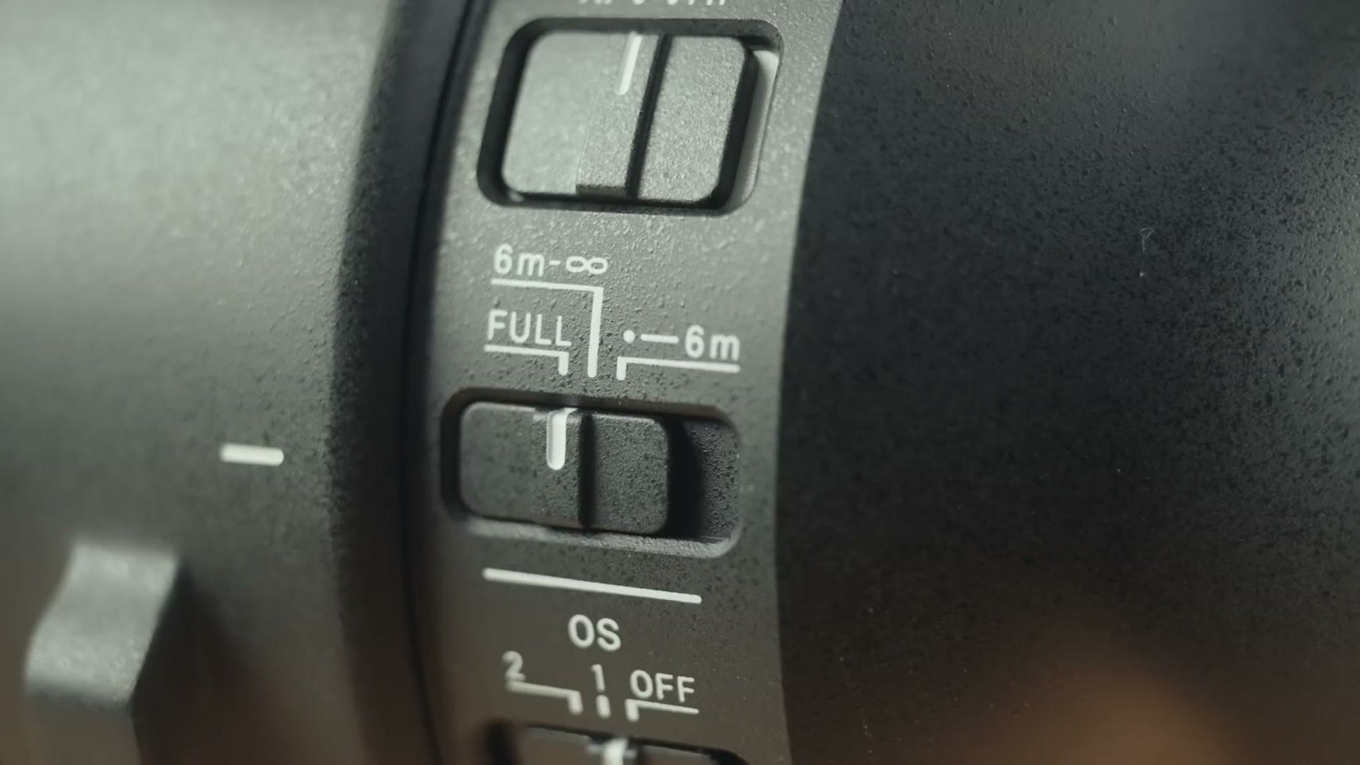 Close up of the focus limiter switch on the Sigma 60-600mm showing 6m to infinity, full, and 0.6 to 6m