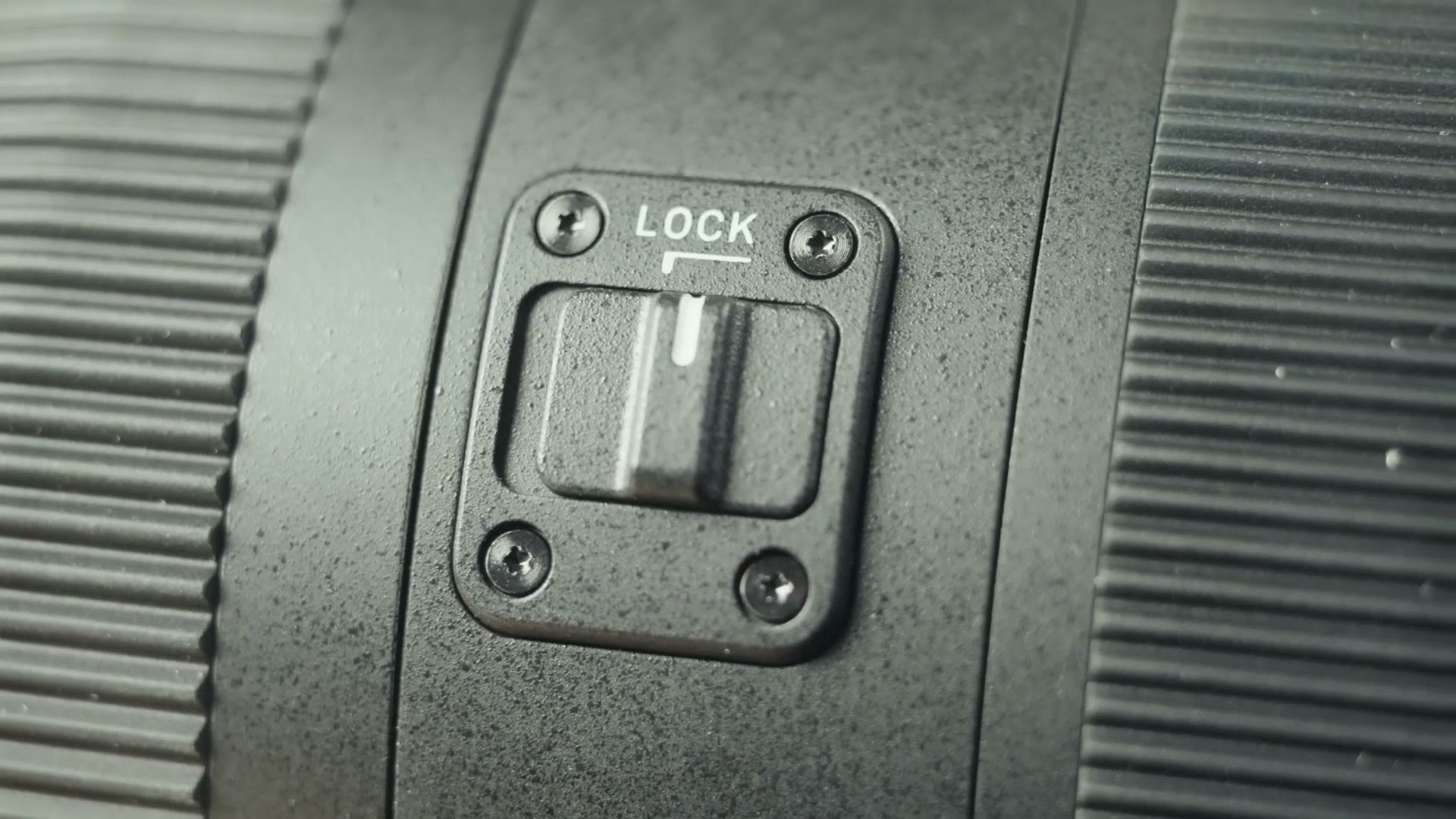 Close up of the zoom lock switch on the Sigma 60-600mm