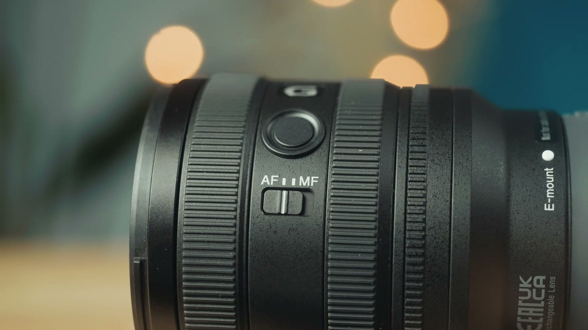 Close up of the controls on the Sony 16-25mm f/2.8 G lens