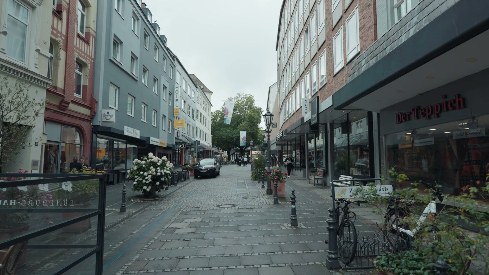 Sample footage of a European street shot on the Sony 16-35 GM II