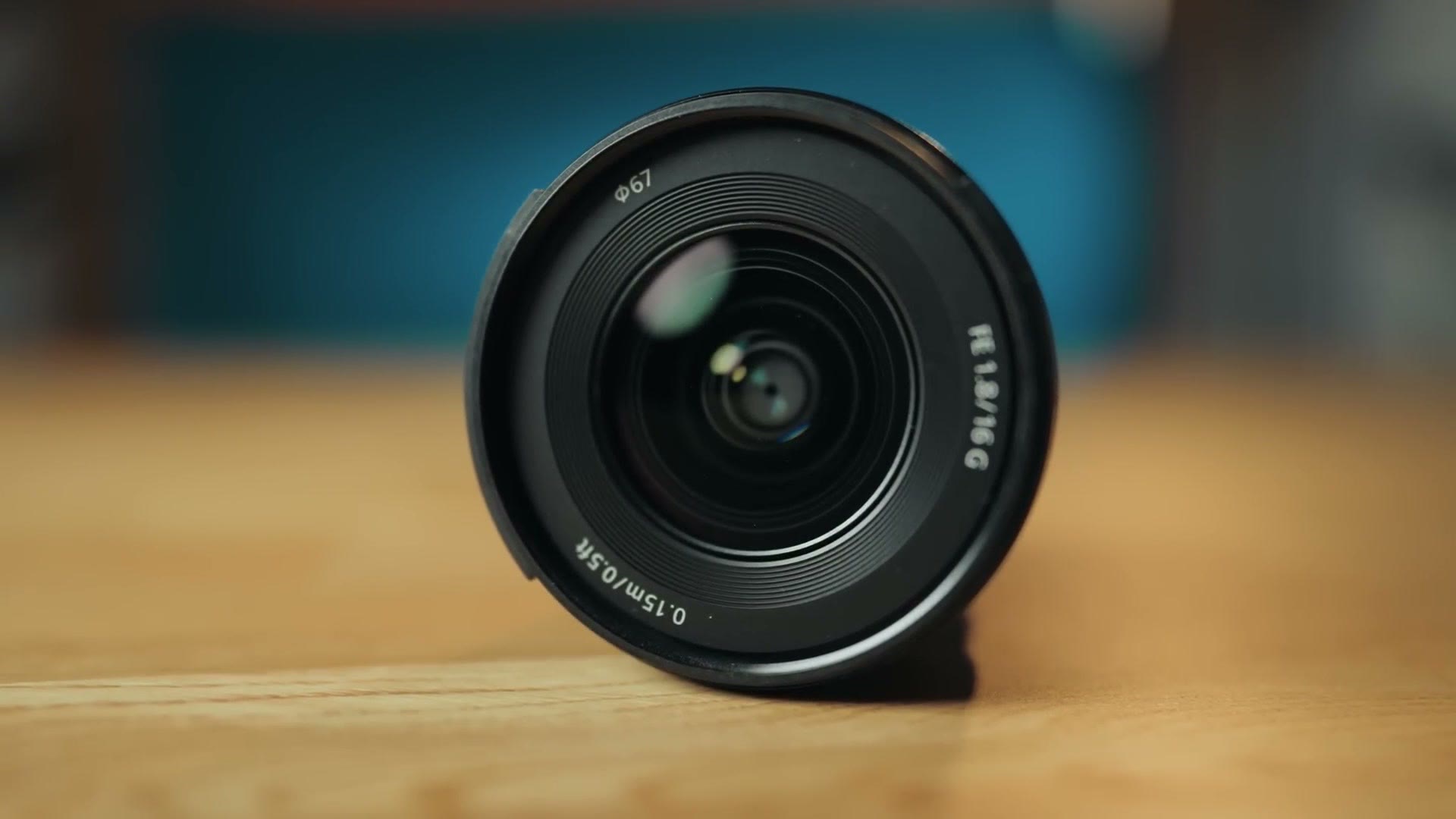 Front view of the Sony FE 16mm f/1.8 G lens showing the 67mm filter thread marking, the FE 1.8/16 G engraving and a 0.15m minimum focus distance