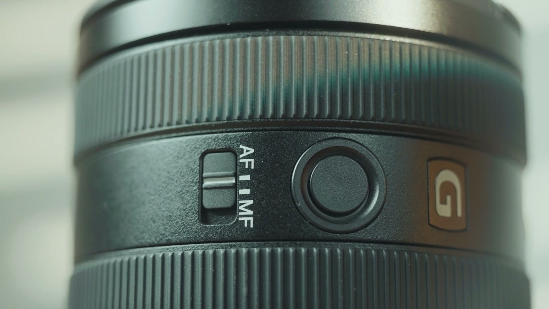 Close up of the autofocus manual focus switch and programmable button on the lens barrel