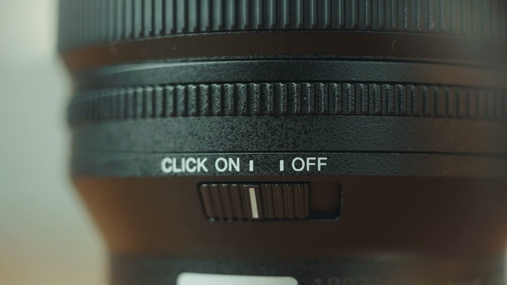 Close up of the click on and off switch on the Sony 20-70mm F4 G aperture ring