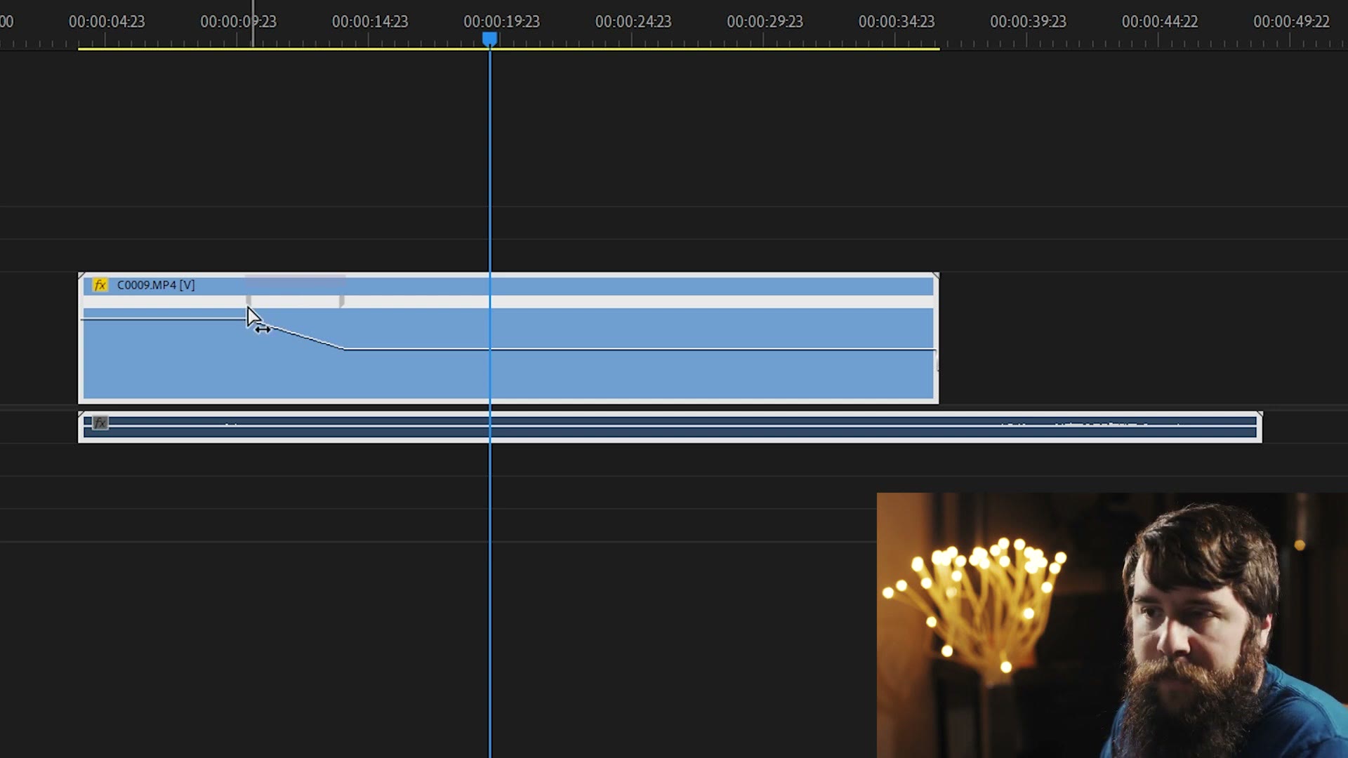 The same timeline clip with the two halves of the speed keyframe pulled apart, forming a gradual diagonal line between the fast and slow sections.