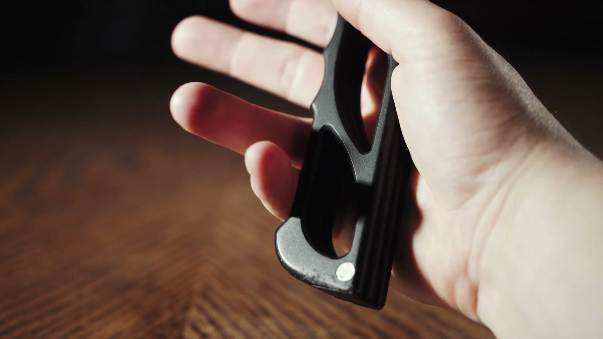 A hand holding the flat grooved handle of a Switchpod