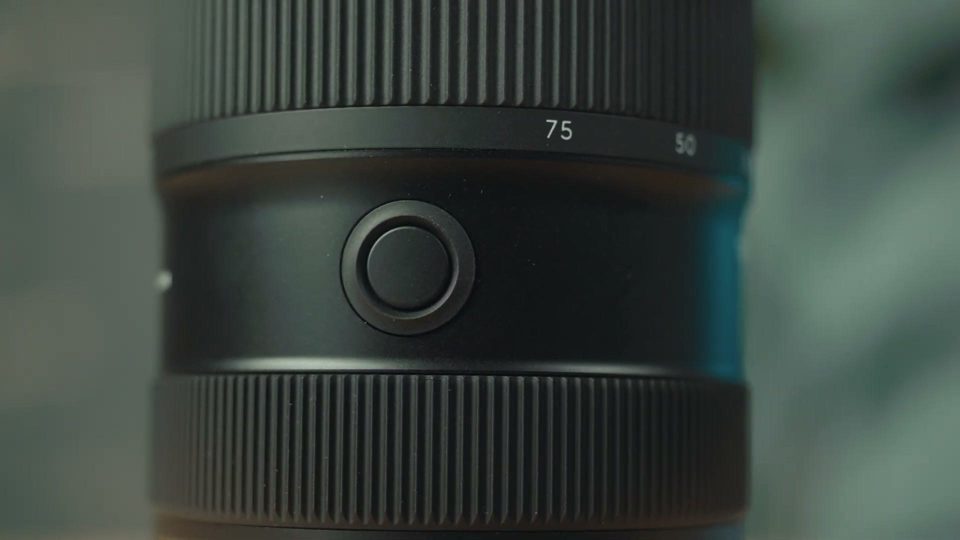 Close up of the single programmable button on the Tamron 28-75 G2