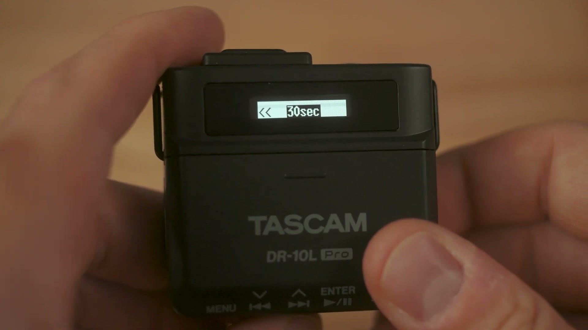 The DR-10L Pro screen showing the backlight duration setting