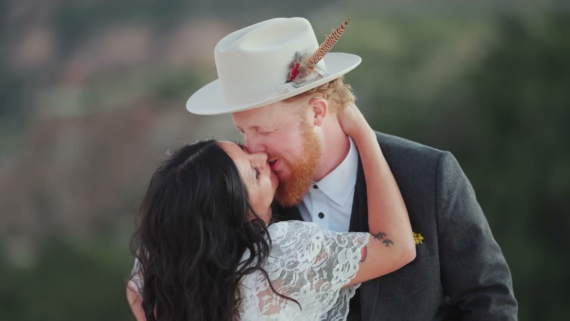 Wedding couple kissing filmed on the Sony 135mm GM