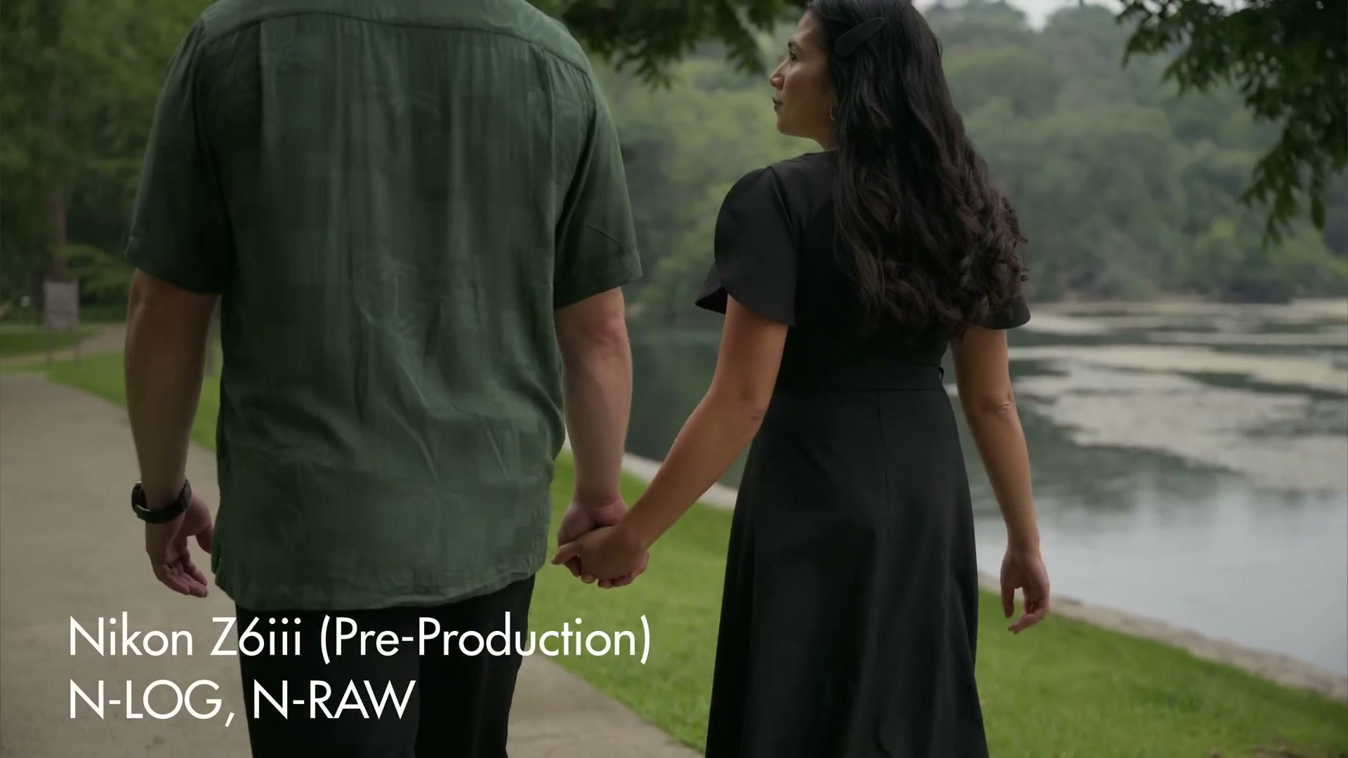 Wedding couple walking, filmed on the Nikon Z6 III in N-Log and N-RAW