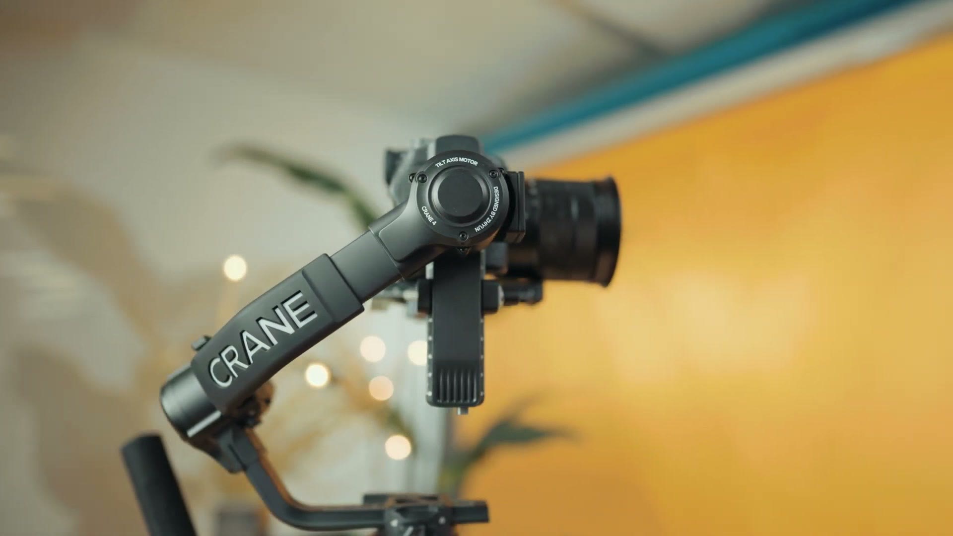 The bi-colour LED light built into the front arm of the Zhiyun Crane 4