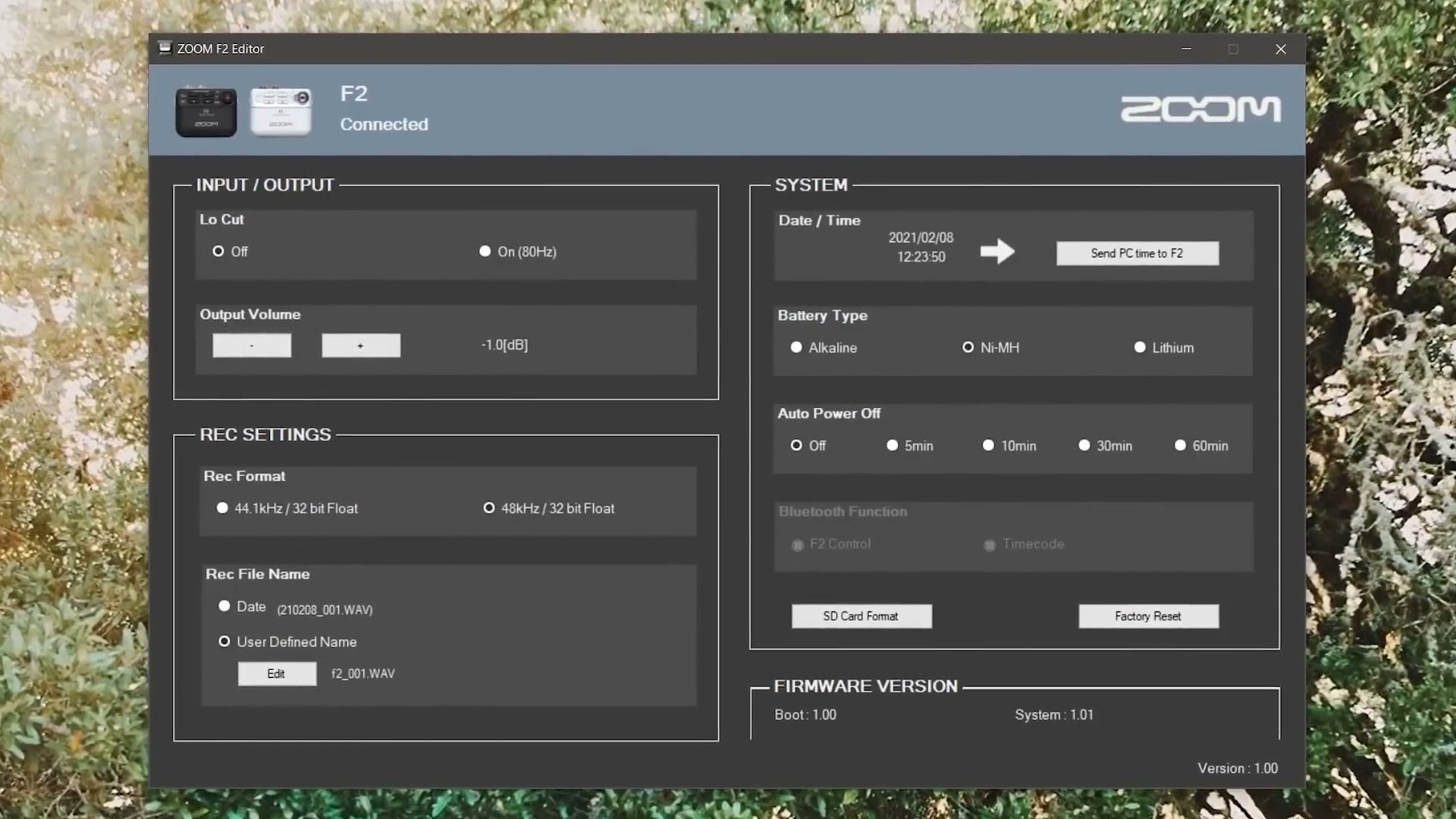 The Zoom F2 desktop settings app showing the SD card format button and battery type