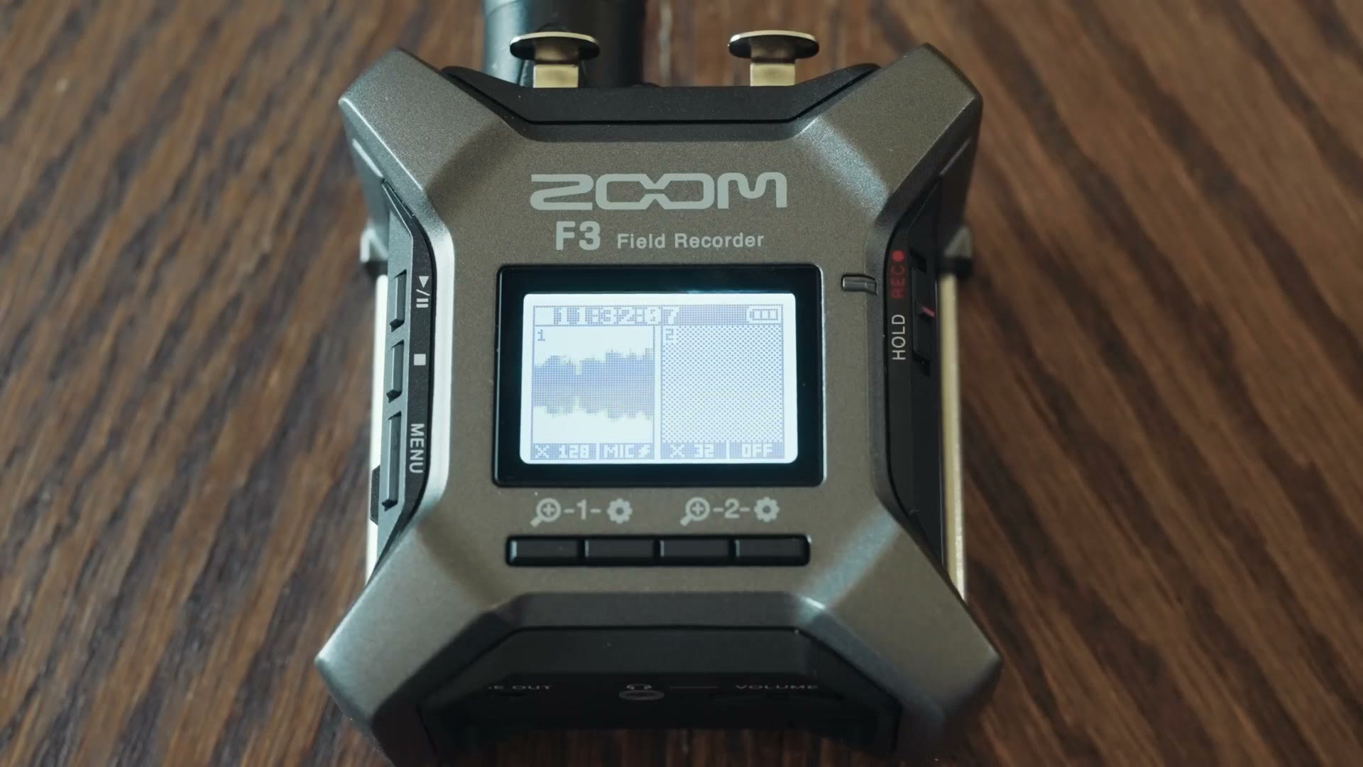 The Zoom F3 black and white LCD screen showing two waveforms