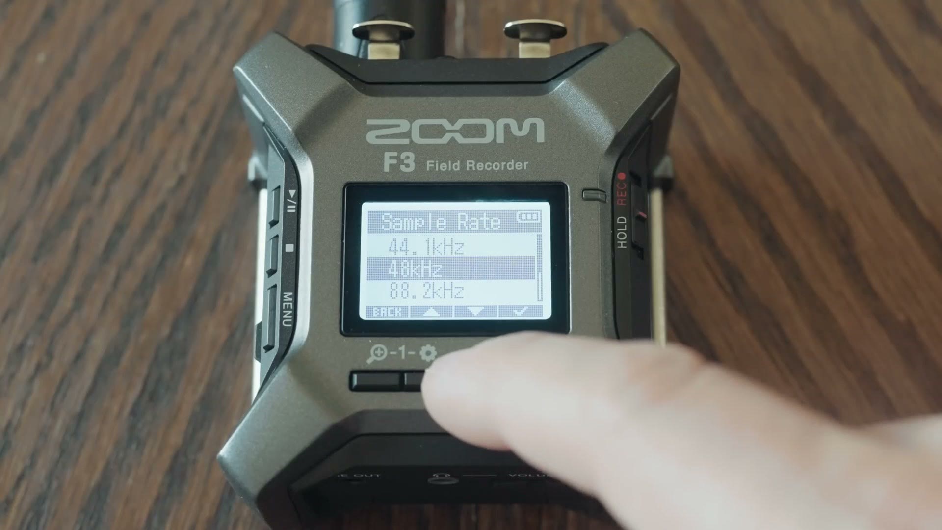 Zoom F3 menu showing sample rate options
