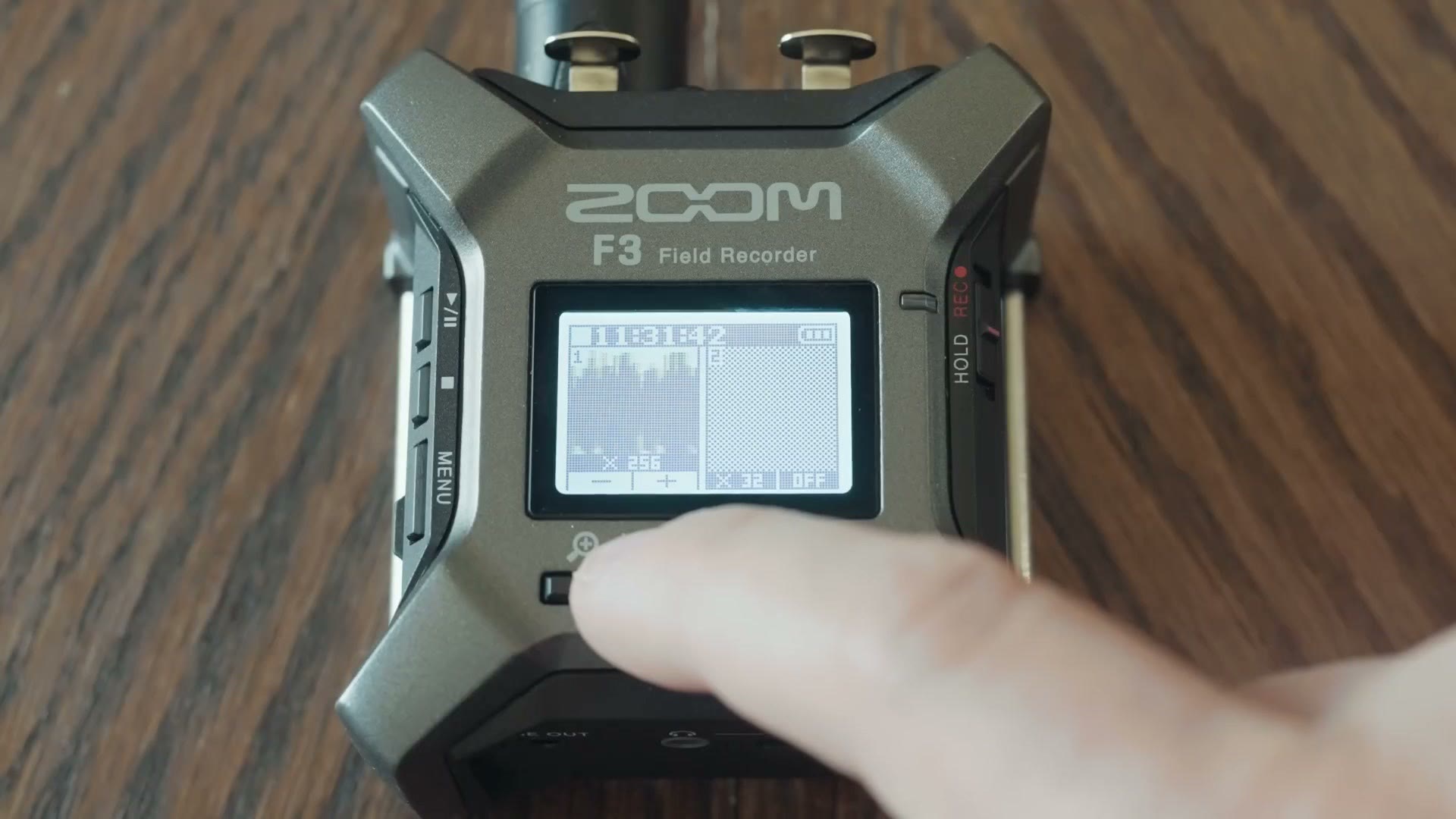 Zoom F3 scrolling level display