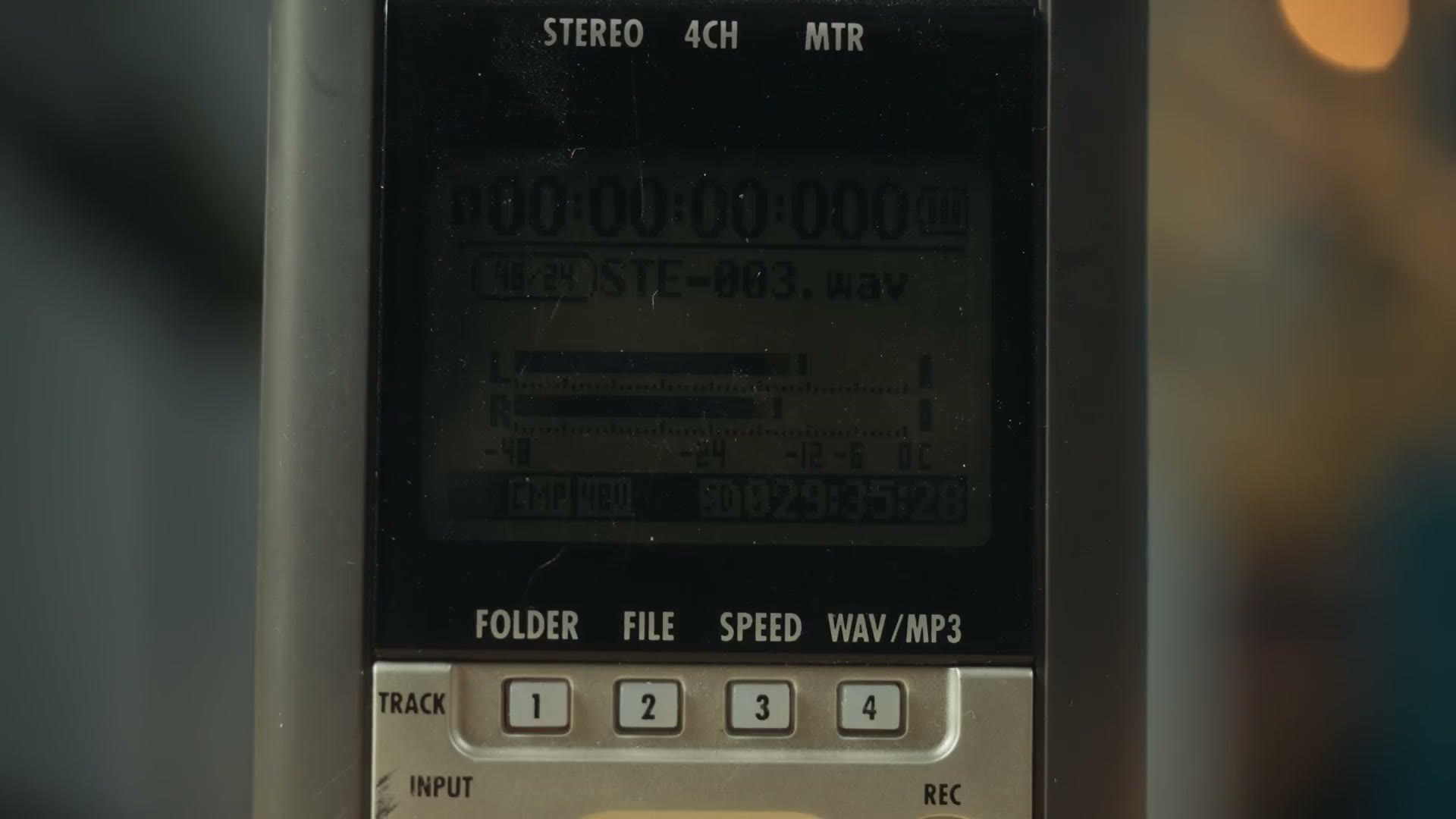 Close-up of the original Zoom H4n recorder screen showing STEREO 4CH MTR